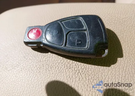 2004 Mercedes-Benz C 240 z USA, uszkodzony, nr VIN WDBRF61J74E018891